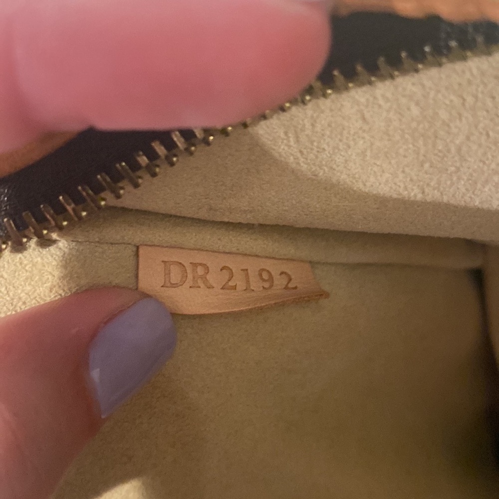 Authentic Louis Vuitton Shoulder Bag - Picture 3 of 11